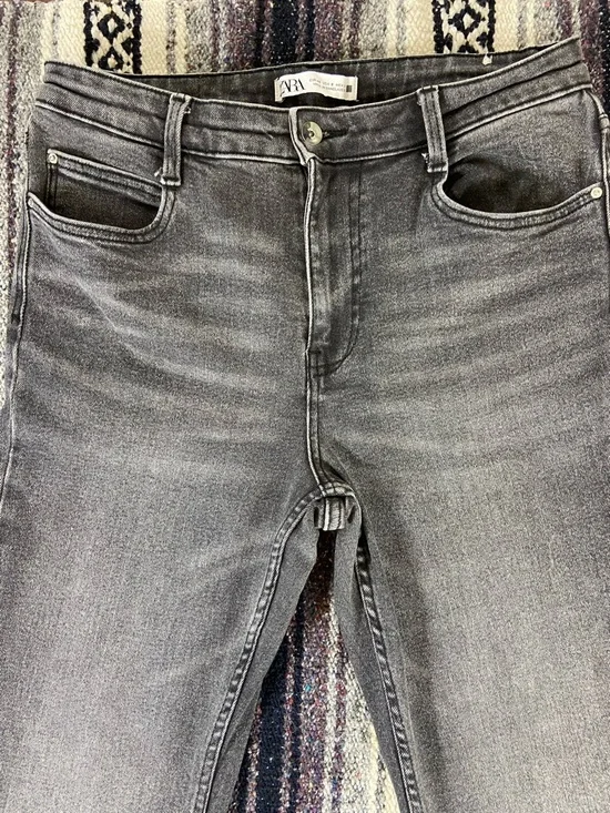 Zara Gray Cropped Flare Jeans High Rise Raw Hem Stretch Size 8 Distressed Womens - Picture 15 of 15
